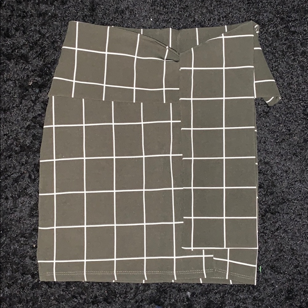 Grid Print Mini Skirt -NWOT✨
